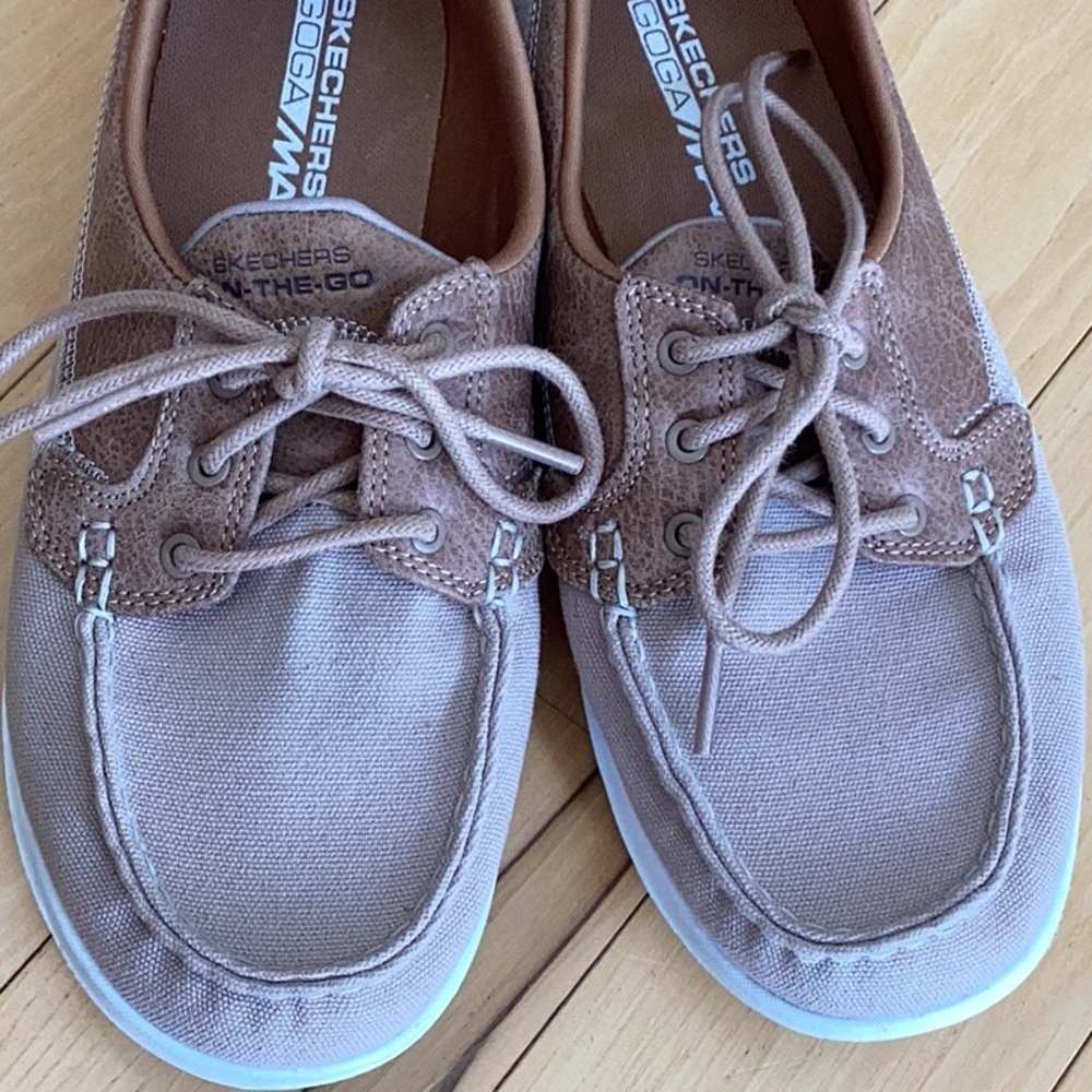 Skechers on the go GOGA Max Women's Tan boat shoes, women’s size 7 - Picture 7 of 16